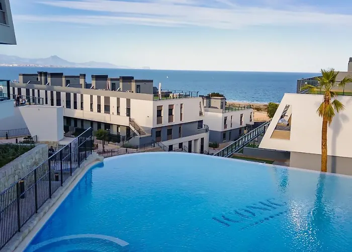Iconic Sea Views Luxury Apartment
